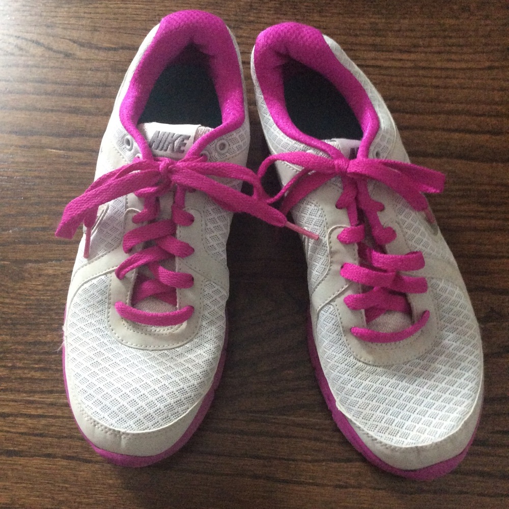 Nike Air Relentless running shoes. Size 8